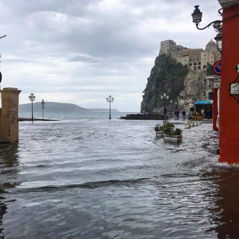 MALTEMPO  – ALLERTA METEO PROROGATA FINO A MARTEDI’, MARE ANCORA AGITATO