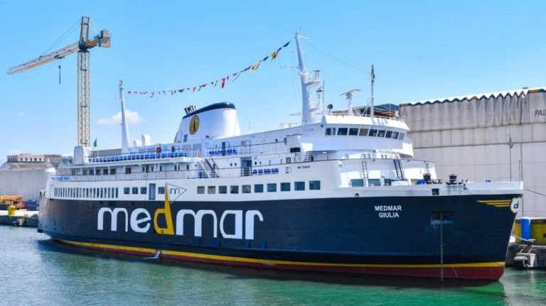 MEDMAR NELL’AUGURARE A TUTTI I SUOI CLIENTI BUON NATALE E FELICE ANNO NUOVO COMUNICA I COLLEGAMENTI DA/PER ISCHIA E PROCIDA ASSICURATI NEL CORSO DELLE PROSSIME FESTIVITÀ