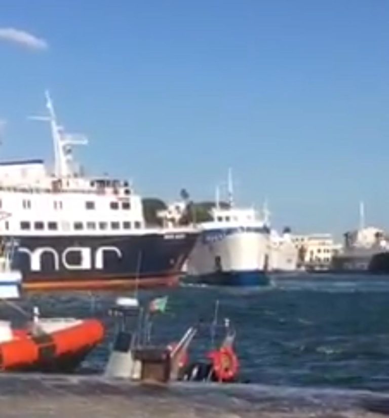 ISCHIA: COLLISIONE IN PORTO TRA DUE NAVI E DANNI AL PORTO DI LACCO AMENO