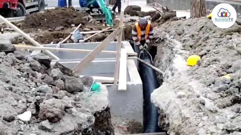 ISCHIA PIAZZA DEGLI EROI PROSEGUONO I LAVORI GUARDA IL VIDEO