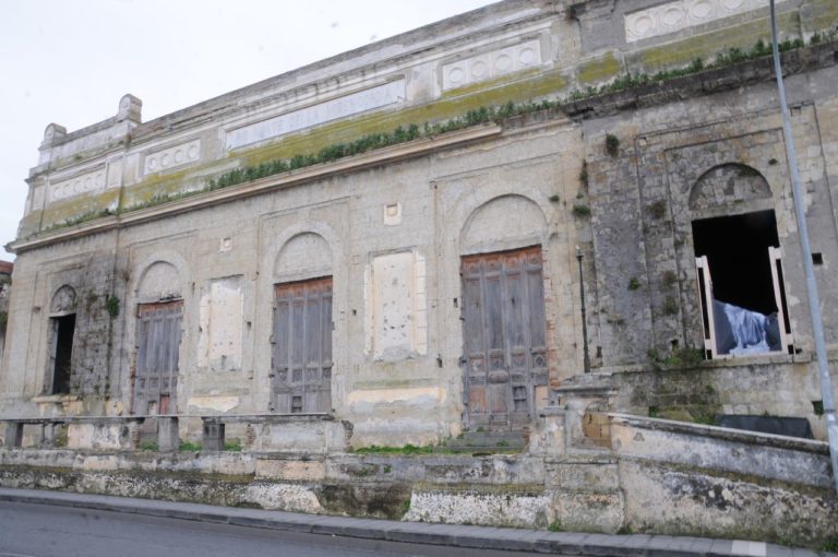 FOTO – IL DEGRADO DEL PIO MONTE DELLA MISERICORDIA