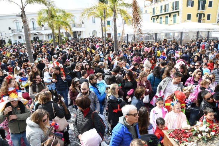CARNEVALE DI ISCHIA GUARDA LA PHOTGALLERY DI FRANCO TRANI