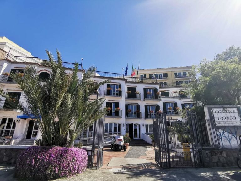 IL COMUNE DI FORIO SEMPRE PIÙ GREEN TRA PLASTIC FREE E NUOVI CESTINI