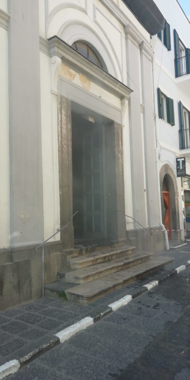 FORIO – PICCOLO INCENDIO ALLA BASILICA S. MARIA DI LORETO