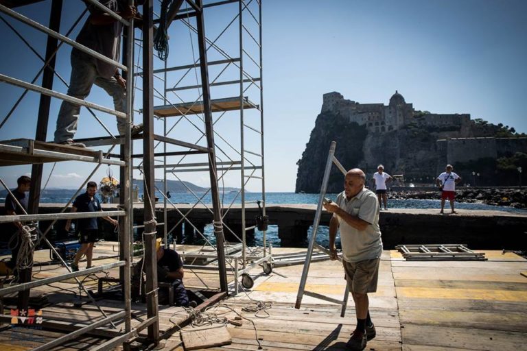 ISCHIA, COSI’ NASCONO LE BARCHE DI S.ANNA