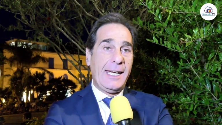 IL TEATRO SAN CARLO A ISCHIA DOPO 20 ANNI: PULCINELLA DANZA IN PIAZZA A LACCO AMENO