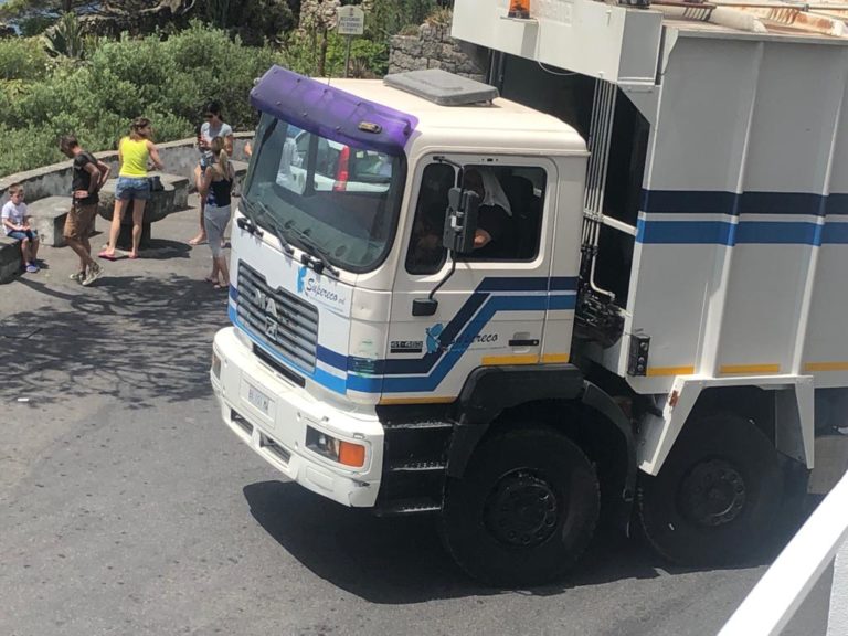 RIFIUTI A ZARO, I VERDI: “UN’OFFESA ALLA NATURA, L’AMMINISTRAZIONE SI MUOVA AL PIU’ PRESTO”