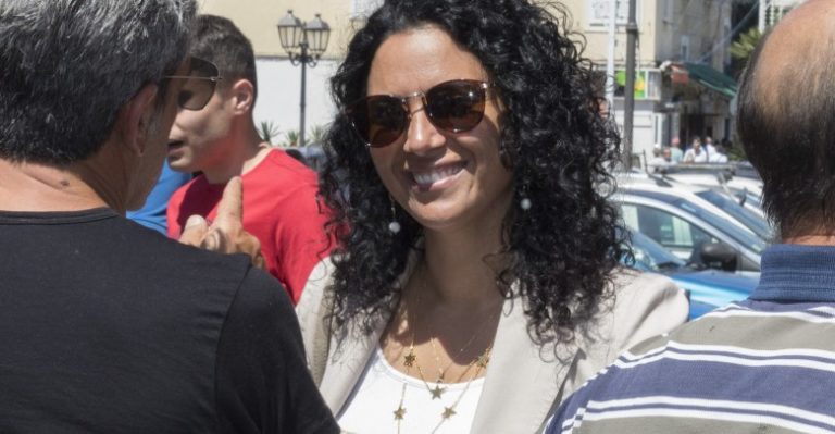 FORIO. “NO ALLE STRISCE BLU PER I MOTORINI”, LA STOCCATA DI GIANNA GALASSO AL SINDACO DEL DEO