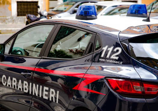 PROCIDA: PICCHIA IL FRATELLO CON UN BASTONE PER ESTORCERE DENARO E ACQUISTARE DROGA. 52ENNE ARRESTATO DAI CARABINIERI