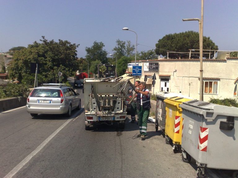 EMERGENZA RIFIUTI IN TERRAFERMA: DISAGI NELLA MATTINATA A FORIO E BARANO. A CASAMICCIOLA CHIUSA AREA ECOLOGICA