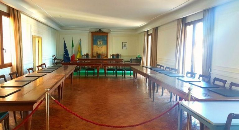 CONVOCATO IL CONSIGLIO COMUNALE AD ISCHIA E BARANO
