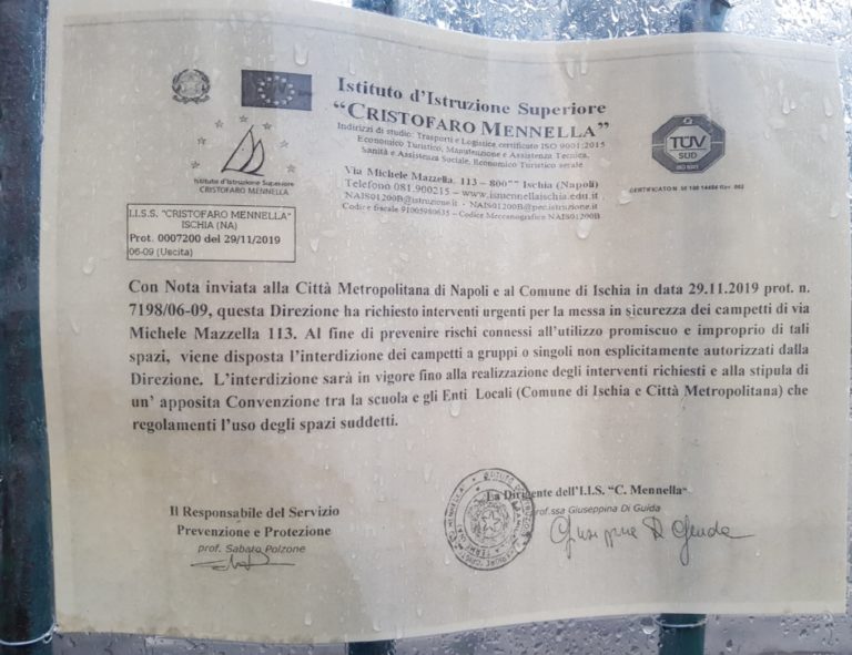 MANCANZA DI SICUREZZA, ECCO PERCHÉ L’ISTITUTO “MENNELLA” HA INTERDETTO I CAMPETTI DI VIA MICHELE MAZZELLA. IL COMUNICATO DELL’ING. POLZONE