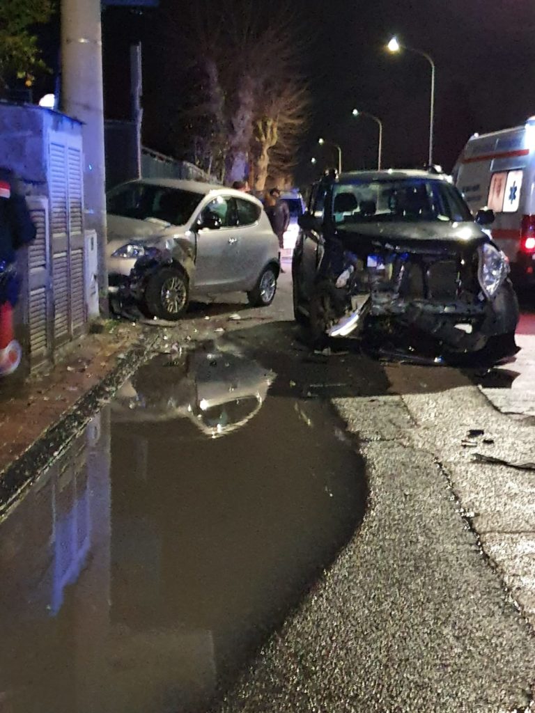 INCIDENTE A FIAIANO: PERICOLOSO SCONTRO TRA DUE AUTO