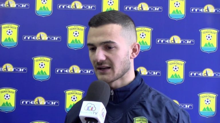 CALCIO – L’ISCHIA OSPITA IL CHIAIANO, KIKKO ARCAMONE: “SQUADRA INSIDIOSA, MA SERVONO I TRE PUNTI”