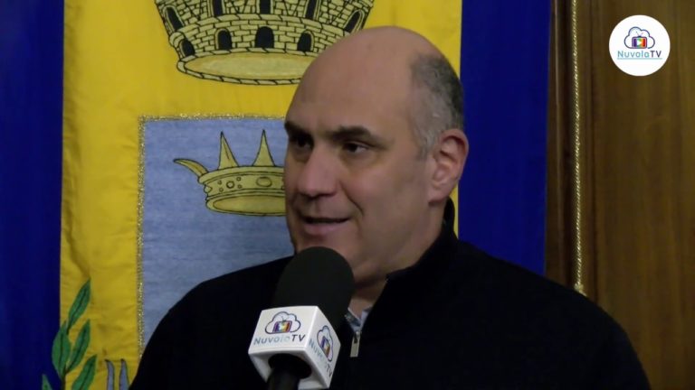 “TANTI REGALI SOTTO L’ALBERO”, GLI AUGURI DI ENZO FERRANDINO