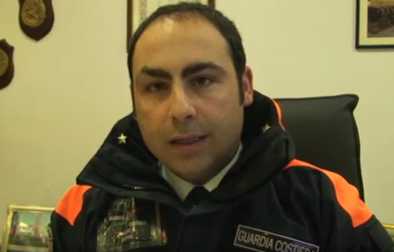 ISCHIA, NAVE  SI INTRAVERSA  A CAUSA DEL BASSO FONDALE E DELLE AVVERSE CONDIZIONI METEO-MARINE, SI PENSA A CHIUSURA DEL PORTO IN CASO DI MALTEMPO