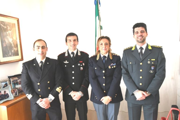 IN COMMISSARIATO INCONTRO TRA POLIZIA, CARABINIERI, GUARDIA DI FINANZA E GUARDIA COSTIERA
