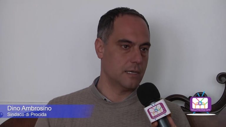 PROCIDA – SCOPPIA LA POLEMICA PER UNA FRASE DI DINO AMBROSINO PRONUNCIATA IN PIAZZA
