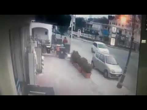 LASCIA L’AUTO SENZA FRENO A MANO: PAURA NEI PRESSI DI ISCHIA PONTE