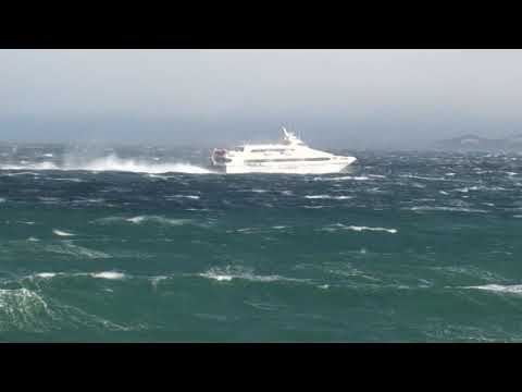 ONDATA DI FREDDO E VENTO FORTE, COLLEGAMENTI MARITTIMI A SINGHIOZZO DA E PER LA TERRAFERMA