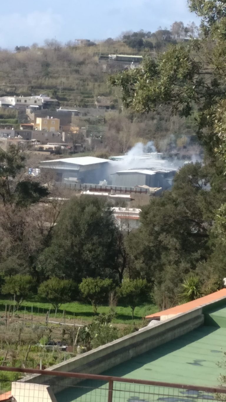 PANZA – IN FIAMME IL DEPOSITO EDILE SOLMONESE