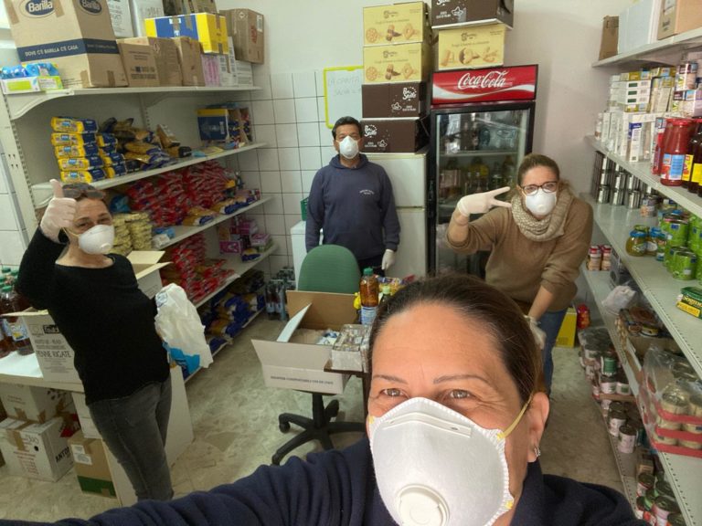 ISCHIA, SORRISI E VOLONTARIATO: COSI’ FUNZIONA LA RETE DI SOLIDARIETA’