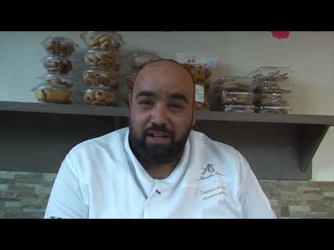 LA TRADIZIONALE ZEPPOLA FARCITA DI CREMA REALIZZATA DA ALESSANDRO SLAMA