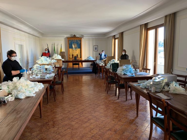 IL COMUNE DI ISCHIA DISTRIBUIRA’ 16MILA MASCHERINE, DUE PER NUCLEO FAMILIARE