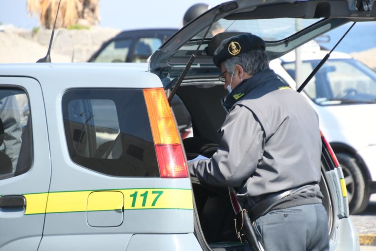 CONTROLLI DELLA GUARDIA DI FINANZA NEL WEEKEND DI PASQUA: A FORIO SANZIONATO 24ENNE, FACEVA JOGGING IN SPIAGGIA