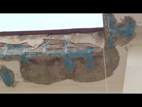 A CAMPAGNANO PALAZZINE POPOLARI ABBANDONATE TRA CADUTA DI CALCINACCI ED ERBACCE, LA RABBIA DEI RESIDENTI: “SI DIA DIGNITA’ AL NOSTRO QUARTIERE”