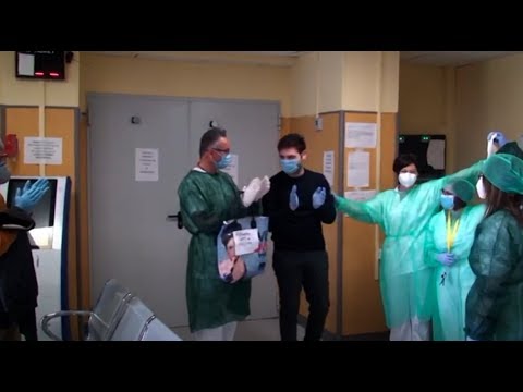 APPLAUSI E COMMOZIONE, PRESSO L’OSPEDALE RIZZOLI DIMESSO IL PRIMO GUARITO DAL CORONAVIRUS