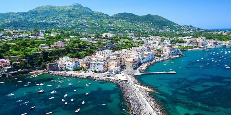 DICHIARAZIONE STATO DI CRISI DEL TURISMO E STATO DI CALAMITA’ PER L’ISOLA D’ISCHIA, LA NOTA DEL GRUPPO PER ISCHIA