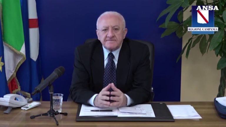 DE LUCA: “O C’E’ RESPONSABILITA’ O SI TORNA TUTTI A CASA”