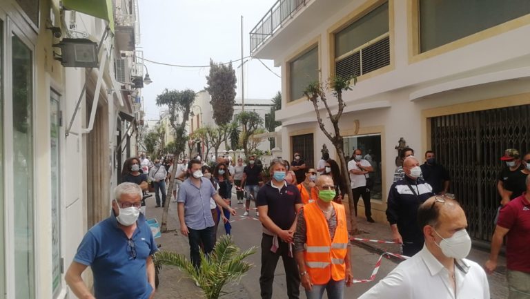 ATTIVITÀ ISOLANE IN PROTESTA AD ISCHIA! IL VIDEO DELLA PROTESTA