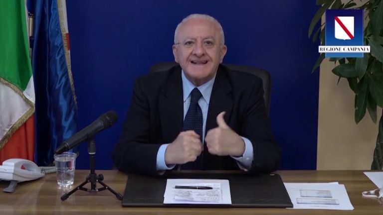 DE LUCA: “A SETTEMBRE VACCINO ANTINFLUENZALE E TAMPONI A TAPPETO”