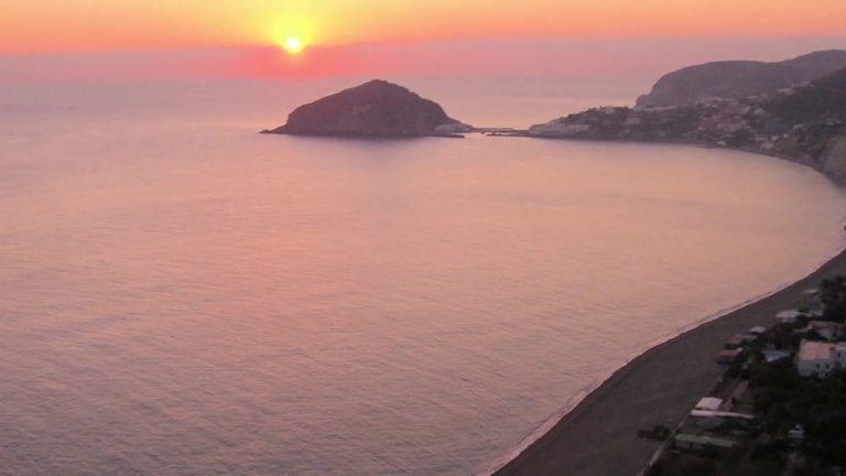 I SINDACI DEI COMUNI G20S: “APRIAMO LE SPIAGGE ITALIANE, NOI IL 1 GIUGNO SAREMO PRONTI”. C’E’ ANCHE ISCHIA CON ENZO FERRANDINO!