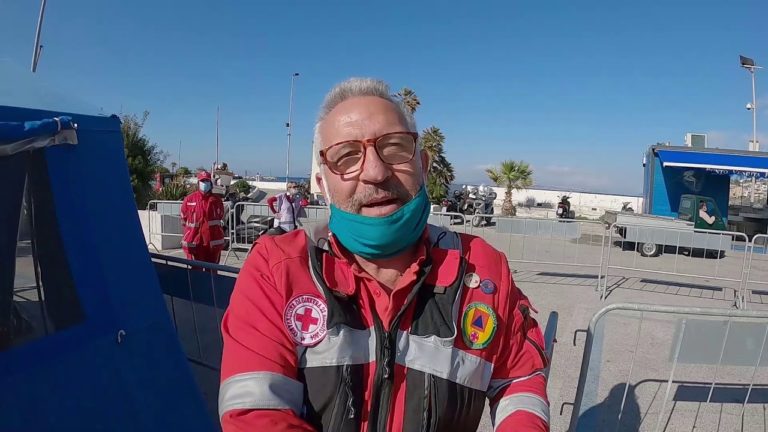 LA CROCE ROSSA DICE “GRAZIE” AGLI ISCHITANI CON UN FLASH MOB, MA E’ L’ISOLA CHE DOVREBBE DIRE “GRAZIE” AI VOLONTARI