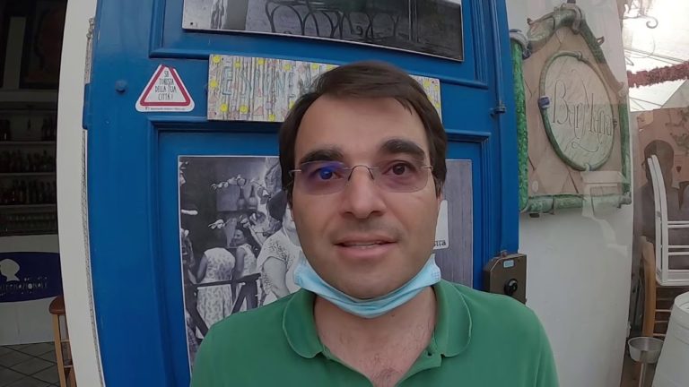 NEL CENTRO DI FORIO COMINCIANO AD APRIRSI LE SARACINESCHE DEI NEGOZI E DEI BAR