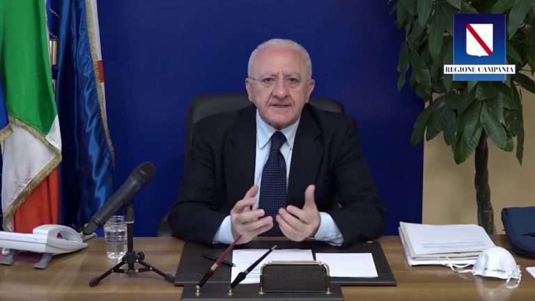 RADDOPPIATE LE PENSIONI AL MINIMO E BONUS AGLI STAGIONALI. DE LUCA: “UNA GIORNATA STORICA”