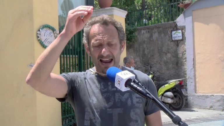 SIT- IN DI PROTESTA IN PIAZZA ANTICA REGGIA. PIERANGELO PESCE: “COMBATTIAMO PER I NOSTRI DIRITTI”