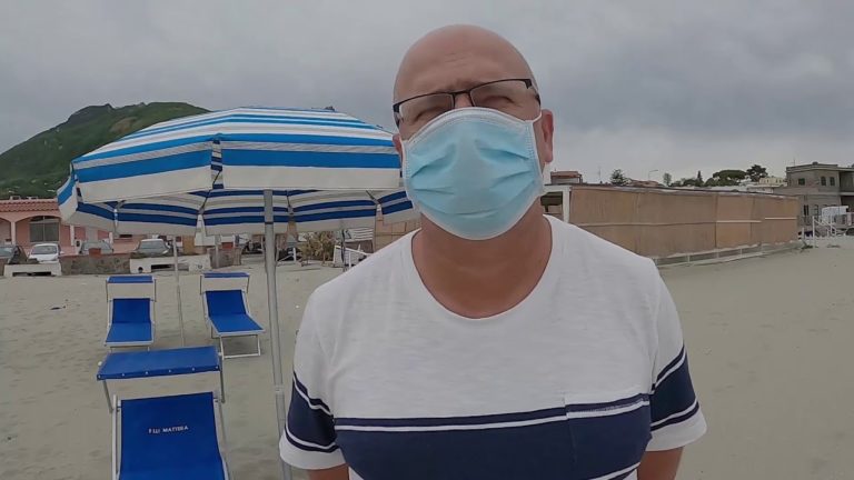 SPIAGGE – CON LE DISTANZE DELL’INAIL SI RIDUCE DI OLTRE IL 50% IL NUMERO DI LETTINI E OMBRELLONI