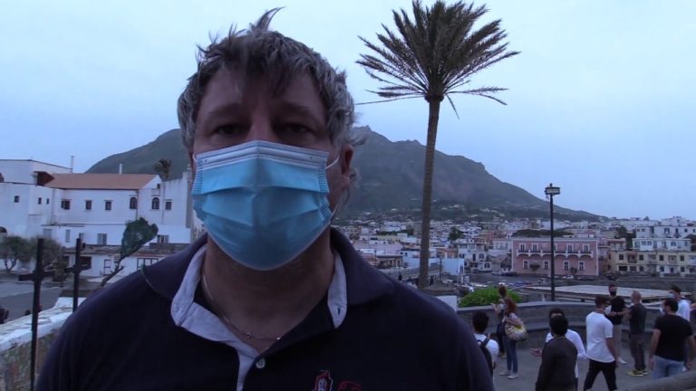 “UNIAMOCI ADESSO”: A FORIO CENTINAIA DI GESTORI DI ATTIVITA’ E LAVORATORI LANCIANO INSIEME IL PROPRIO GRIDO DI DOLORE