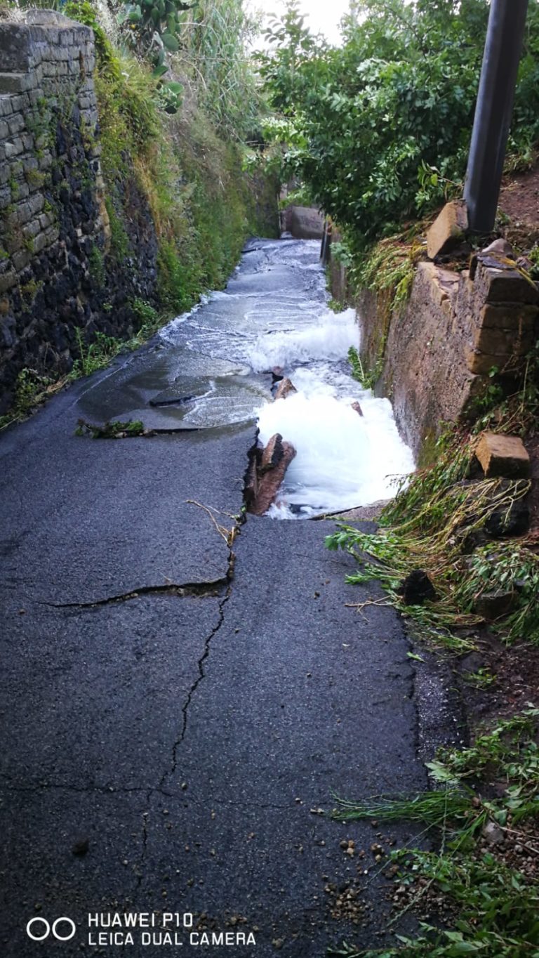 SCOPPIA UN TUBO A S.CIRO, LA ZONA COMPLETAMENTE ALLAGATA