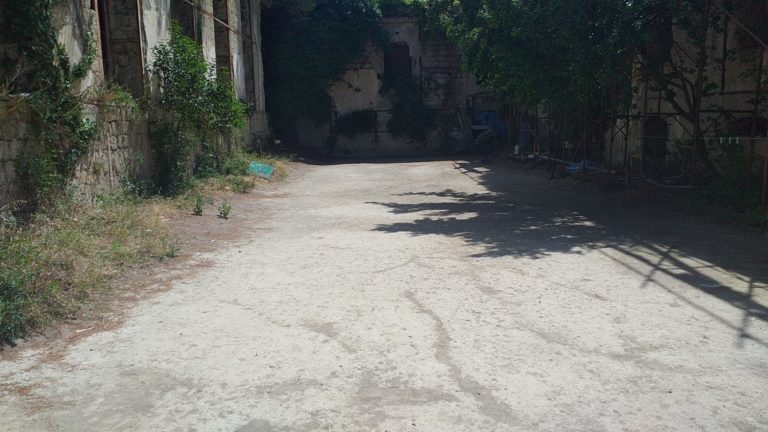 CASAMICCIOLA, I CLOCHARD ALLONTANATI DAL PIO MONTE