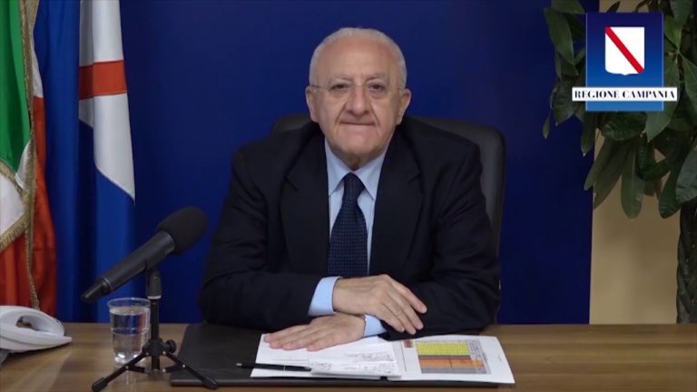 DE LUCA NON BIASIMA I FESTEGGIAMENTI E RISPONDE A SALVINI: “SOMARO POLITICO”