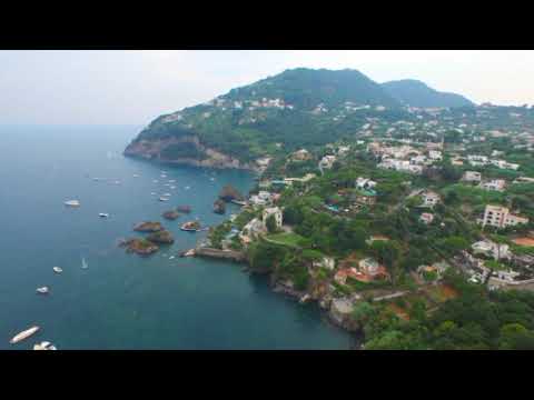 DRAMMA DELLA POVERTA’ A ISCHIA, DONNA SENZA PRECEDENTI PENALI RUBA PORTAFOGLI AL SUPERMERCATO: “CON MIO MARITO ANCORA DISOCCUPATO, NON ABBIAMO PIU’ SOLDI”