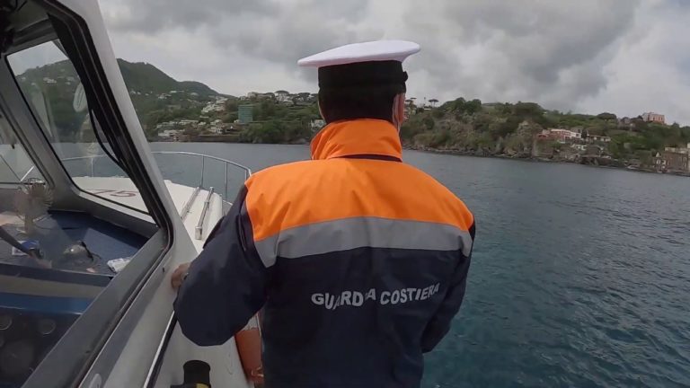 GUARDIA COSTIERA: 22 MILA ARRIVI NEL WEEKEND, CONTROLLI IN MARE E NUMEROSE SANZIONI PER I DIPORTISTI