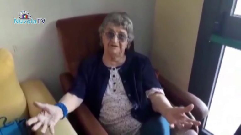 I NONNINI DI “VILLA JOSEPH” CELEBRANO LA FESTA DELLA REPUBBLICA REALIZZANDO COCCARDE TRICOLORI E CANTANDO L’INNO DI MAMELI