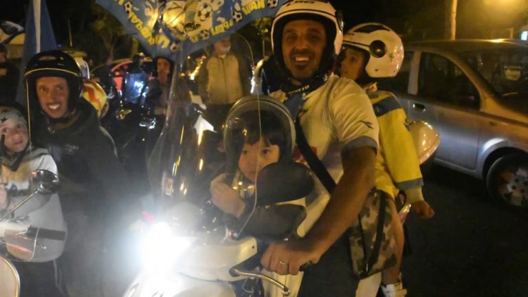 IL NAPOLI VINCE LA COPPA ITALIA: FESTA ANCHE AD ISCHIA, SI ACCENDE LA POLEMICA SUGLI ASSEMBRAMENTI