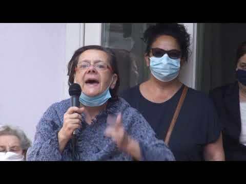 LA PROTESTA DEI TERREMOTATI DI CASAMICCIOLA: “NESSUNO CI FITTA LA CASA E VOI CI SFRATTATE DAGLI ALBERGHI”